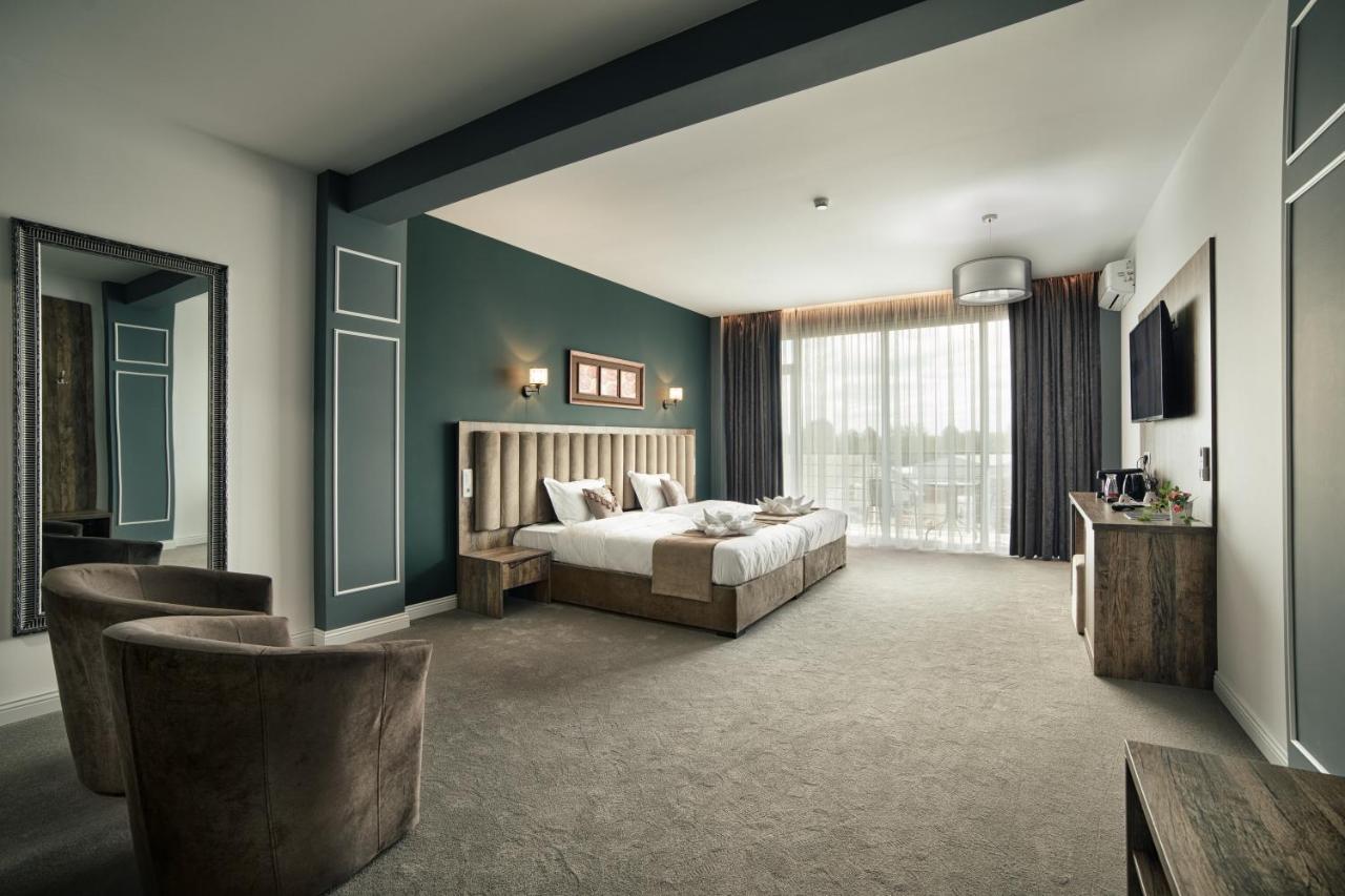 Hotel Nordic Twins & Wellness Radauţi Bagian luar foto