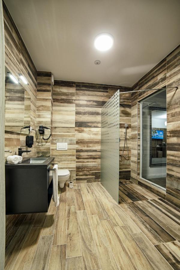 Hotel Nordic Twins & Wellness Radauţi Bagian luar foto