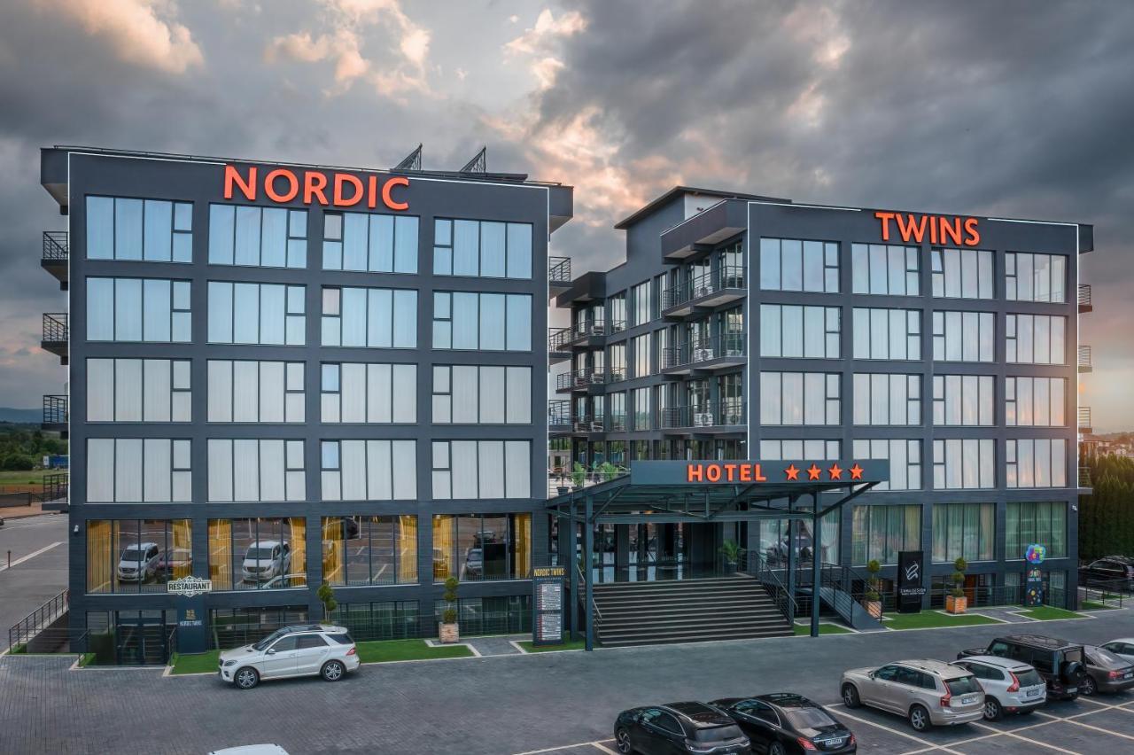 Hotel Nordic Twins & Wellness Radauţi Bagian luar foto