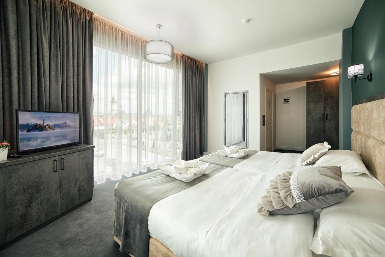Hotel Nordic Twins & Wellness Radauţi Bagian luar foto