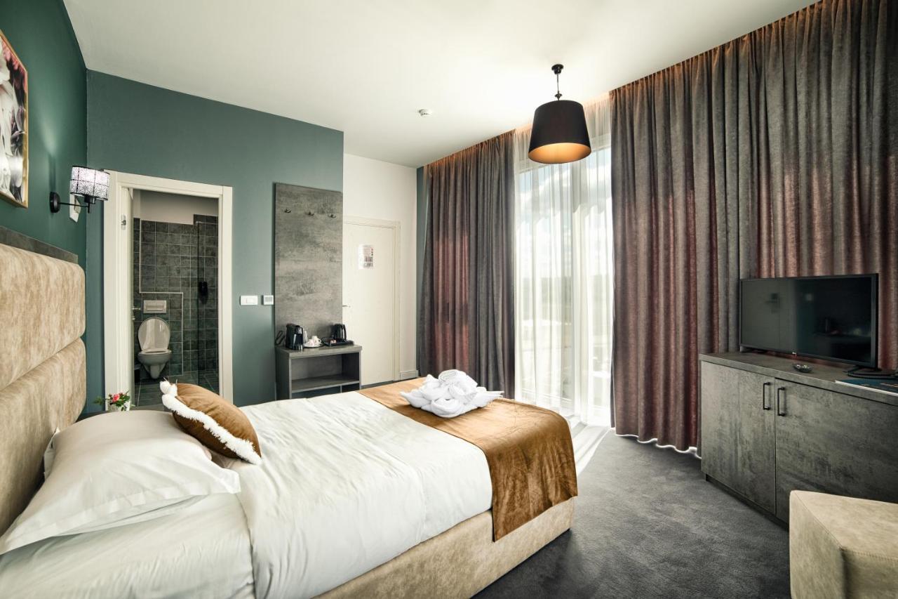 Hotel Nordic Twins & Wellness Radauţi Bagian luar foto