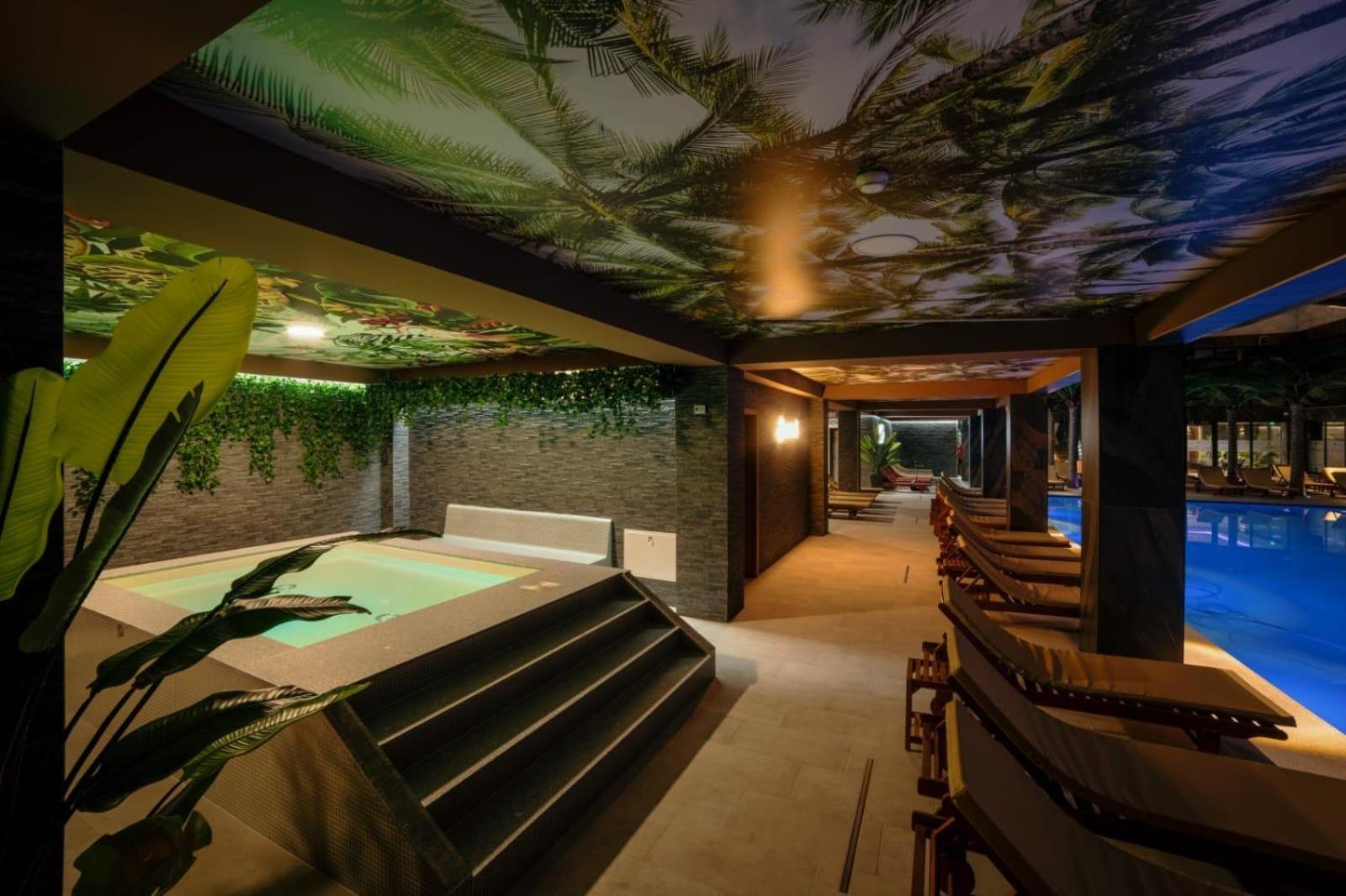 Hotel Nordic Twins & Wellness Radauţi Bagian luar foto