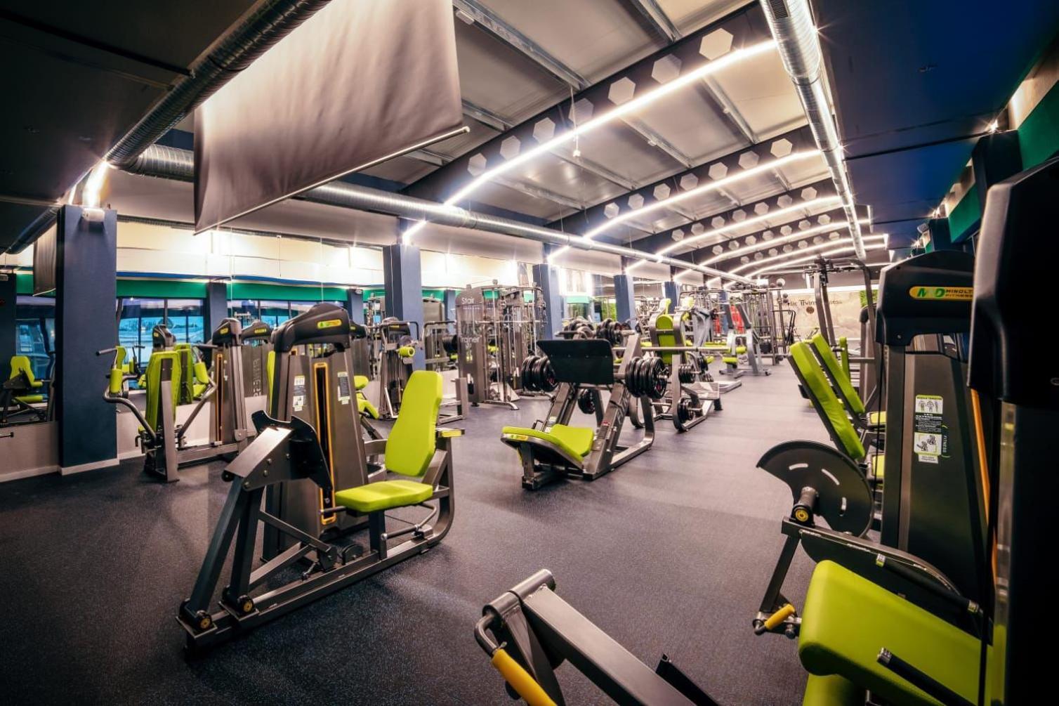 Hotel Nordic Twins & Wellness Radauţi Bagian luar foto