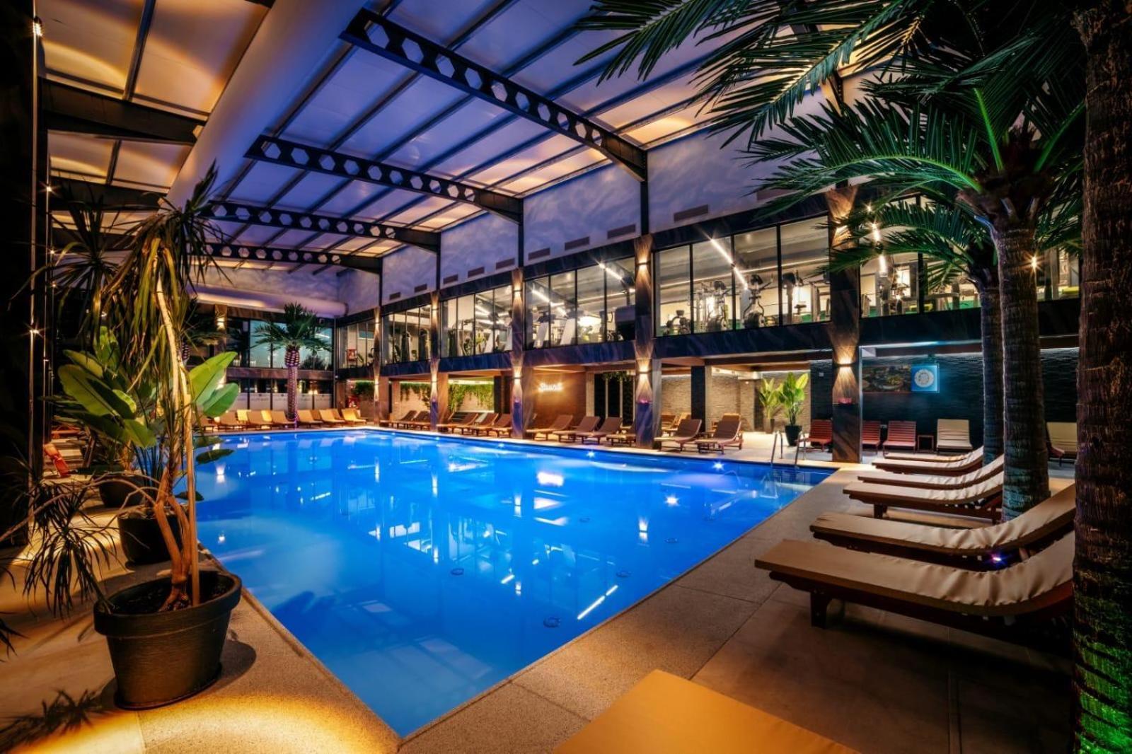 Hotel Nordic Twins & Wellness Radauţi Bagian luar foto