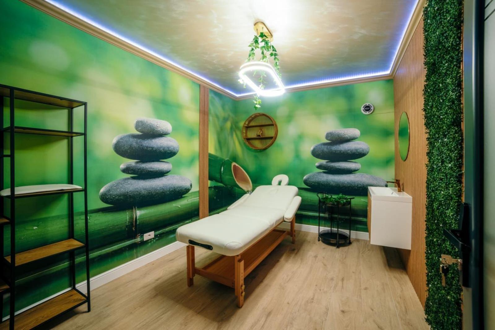 Hotel Nordic Twins & Wellness Radauţi Bagian luar foto