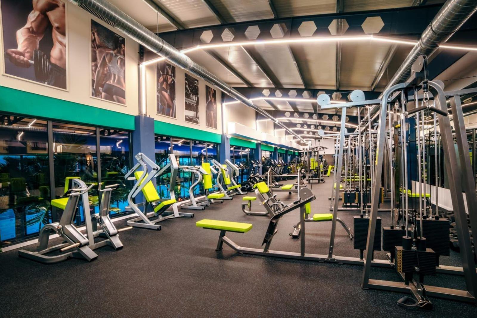 Hotel Nordic Twins & Wellness Radauţi Bagian luar foto
