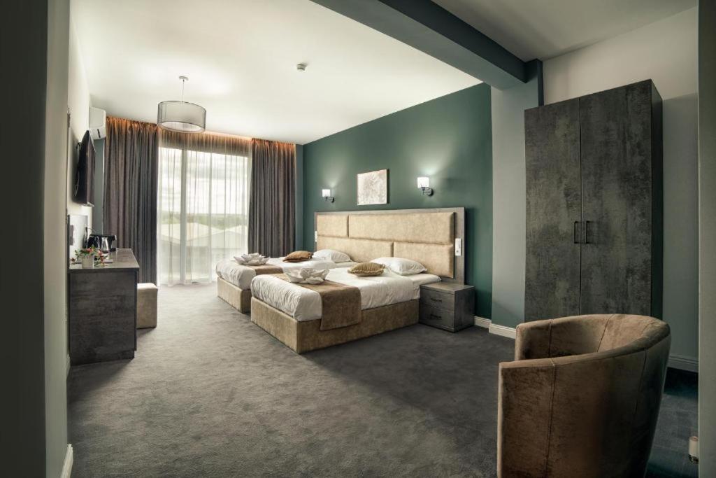 Hotel Nordic Twins & Wellness Radauţi Bagian luar foto